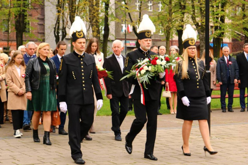 3 Maja w Piekarach Śląskich. Patriotycznie pod kopcem