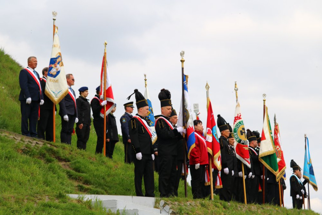 3 Maja w Piekarach Śląskich. Patriotycznie pod kopcem