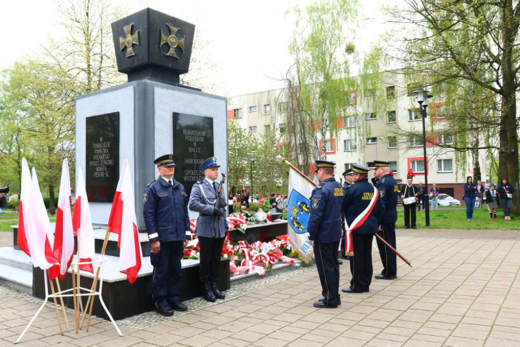 3 Maja w Piekarach Śląskich. Patriotycznie pod kopcem