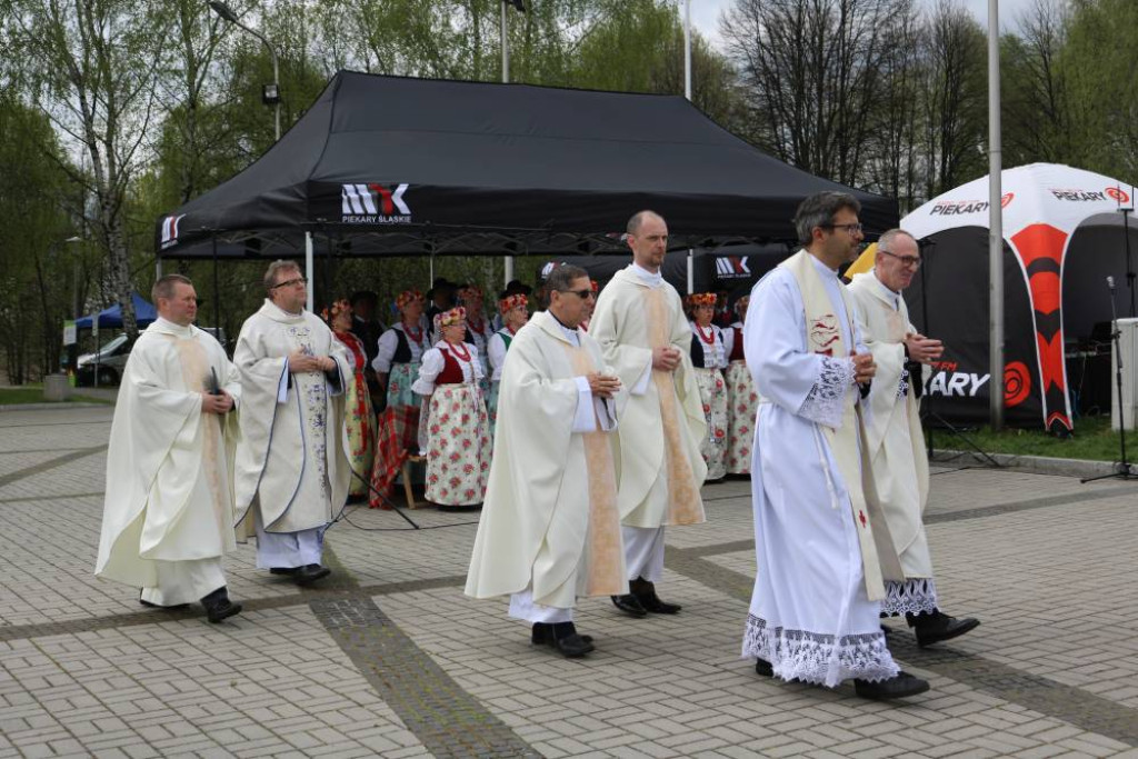 3 Maja w Piekarach Śląskich. Patriotycznie pod kopcem