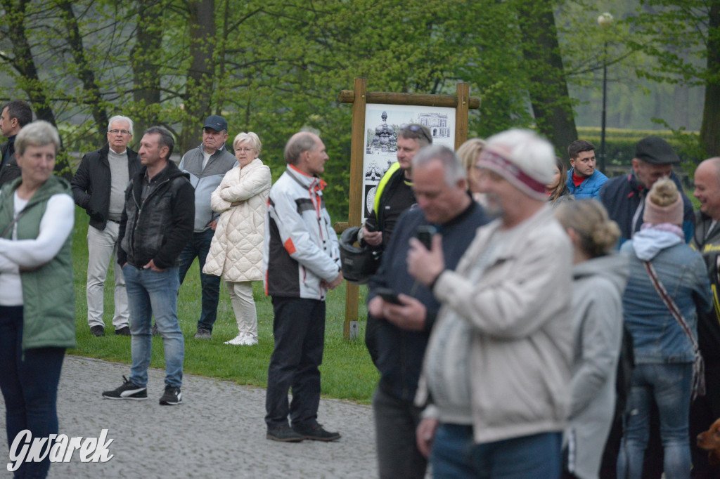 Mapping na fasadzie Pałacu Kawalera w Świerklańcu