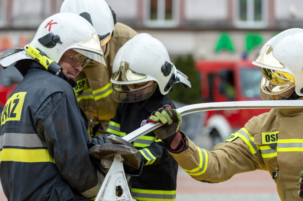 Na rynku strażacy gasili płonący olej