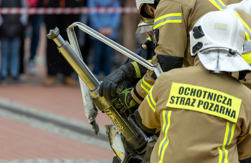 Na rynku strażacy gasili płonący olej