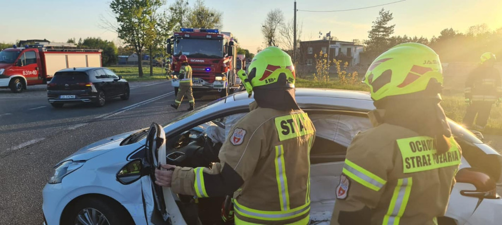 Zderzenie 3 aut na skrzyżowaniu z DK 78