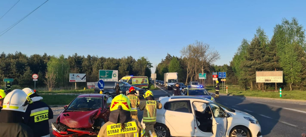 Zderzenie 3 aut na skrzyżowaniu z DK 78