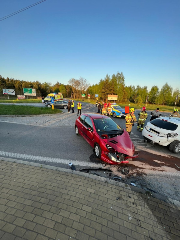Zderzenie 3 aut na skrzyżowaniu z DK 78