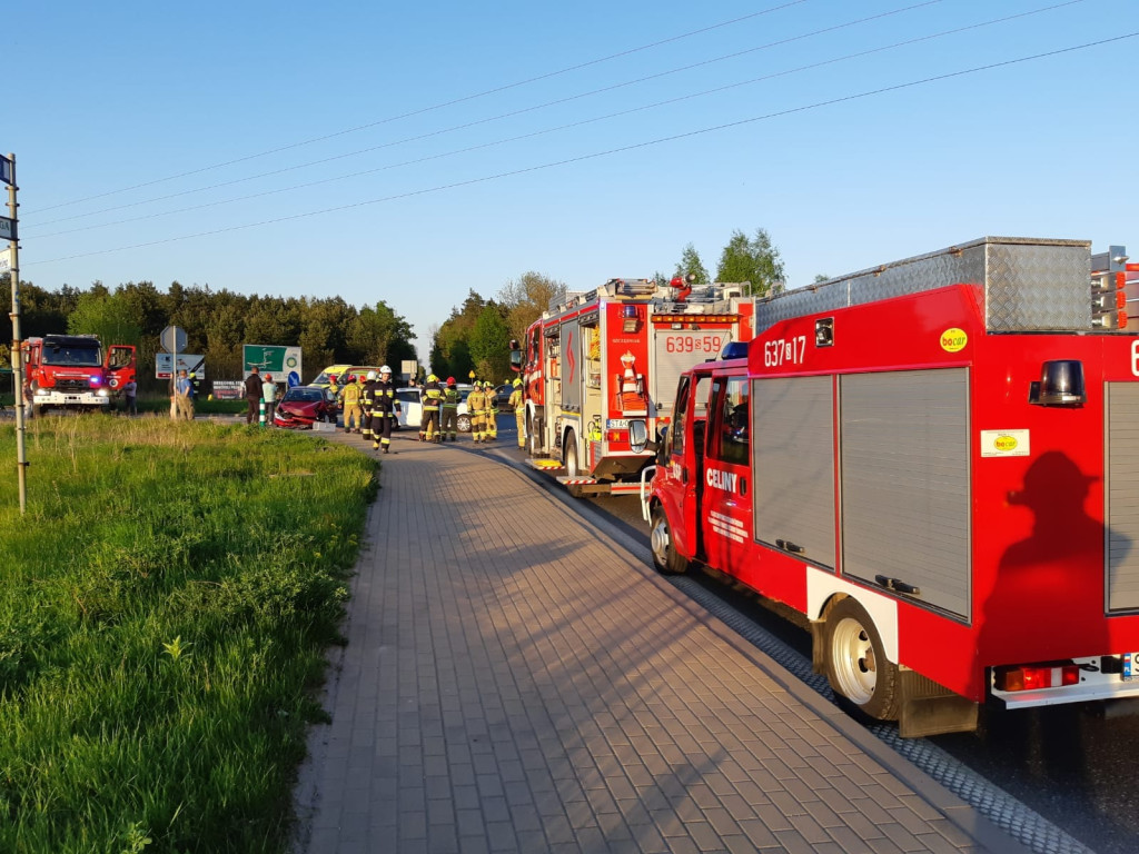 Zderzenie 3 aut na skrzyżowaniu z DK 78