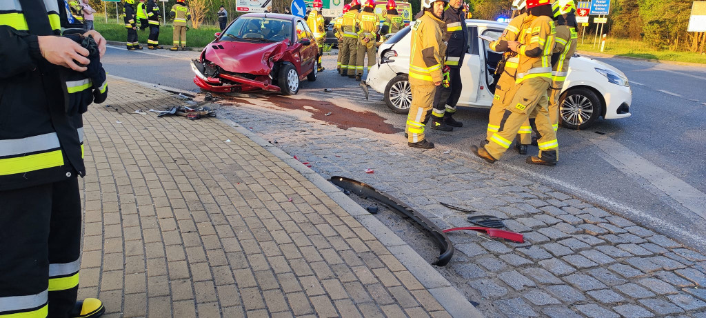 Zderzenie 3 aut na skrzyżowaniu z DK 78