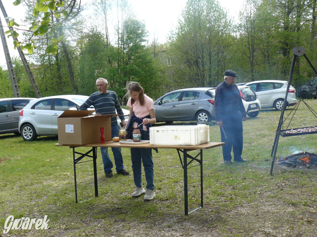 Sprzątanie okolicy i wymiana roślin