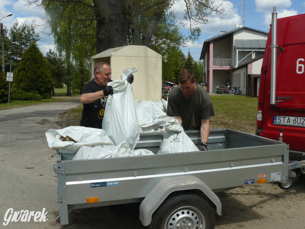 Sprzątanie okolicy i wymiana roślin