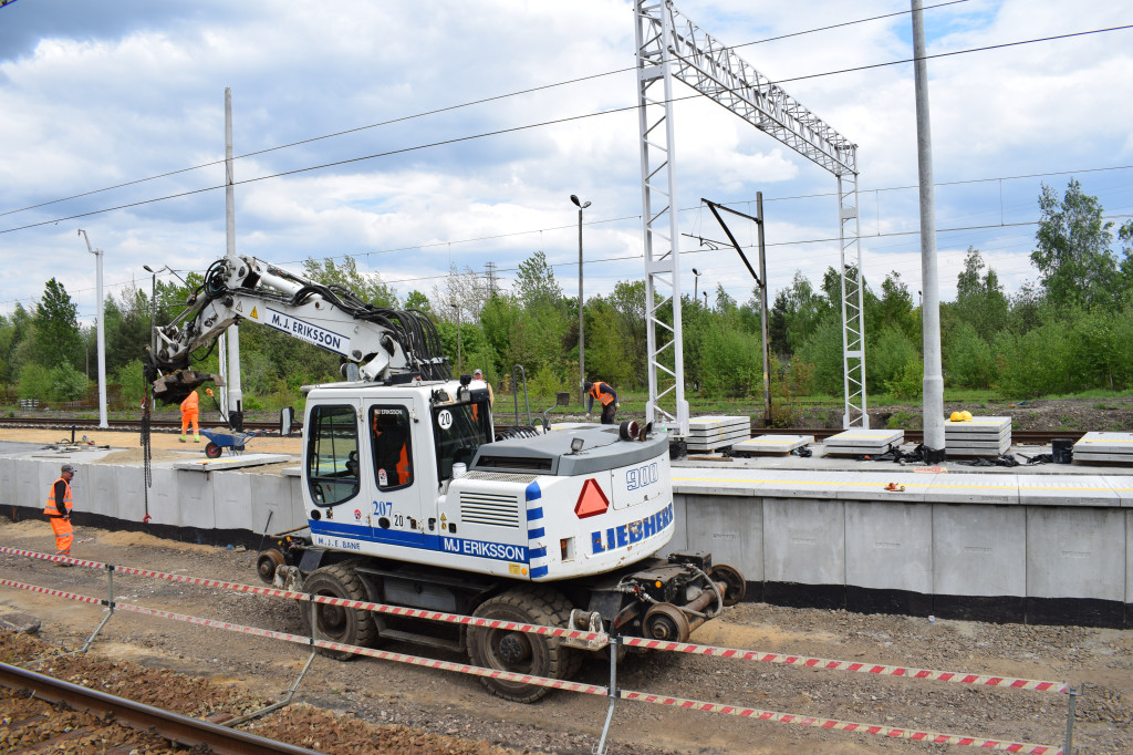 Peron dla nowej linii kolejowej. Gonią z robotą
