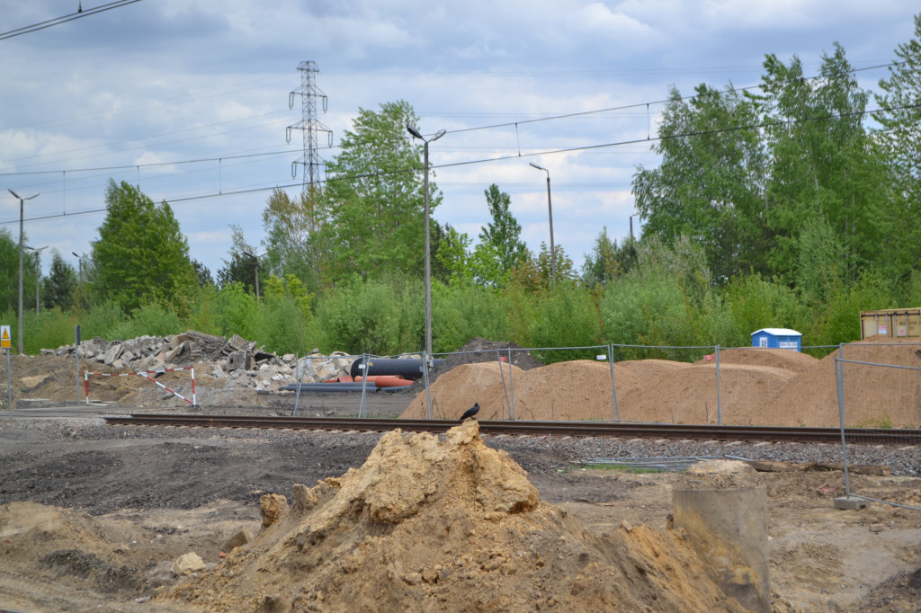Peron dla nowej linii kolejowej. Gonią z robotą