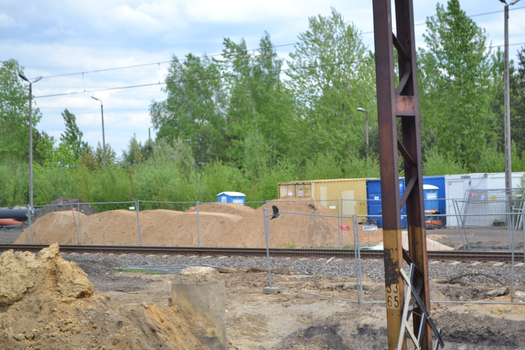 Peron dla nowej linii kolejowej. Gonią z robotą