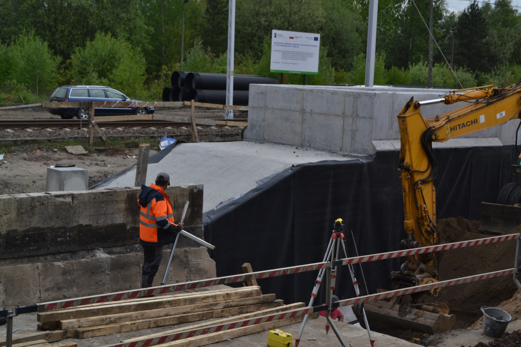 Peron dla nowej linii kolejowej. Gonią z robotą