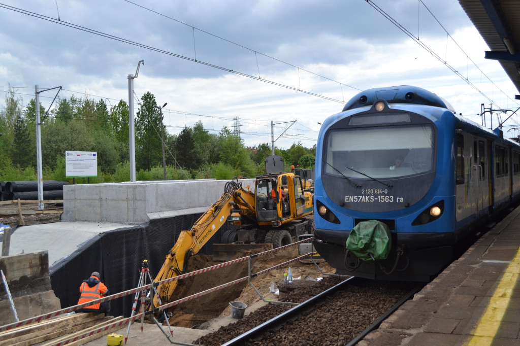 Peron dla nowej linii kolejowej. Gonią z robotą