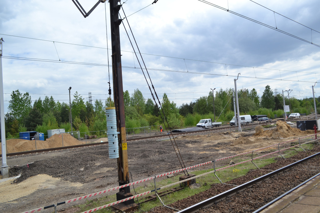 Peron dla nowej linii kolejowej. Gonią z robotą