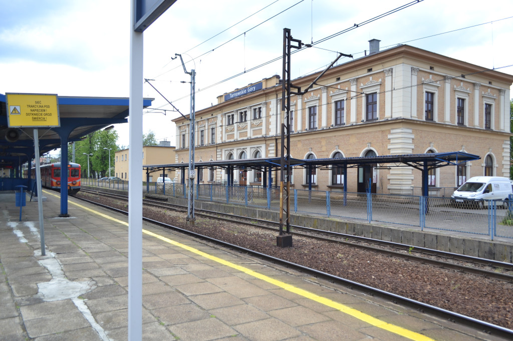 Peron dla nowej linii kolejowej. Gonią z robotą