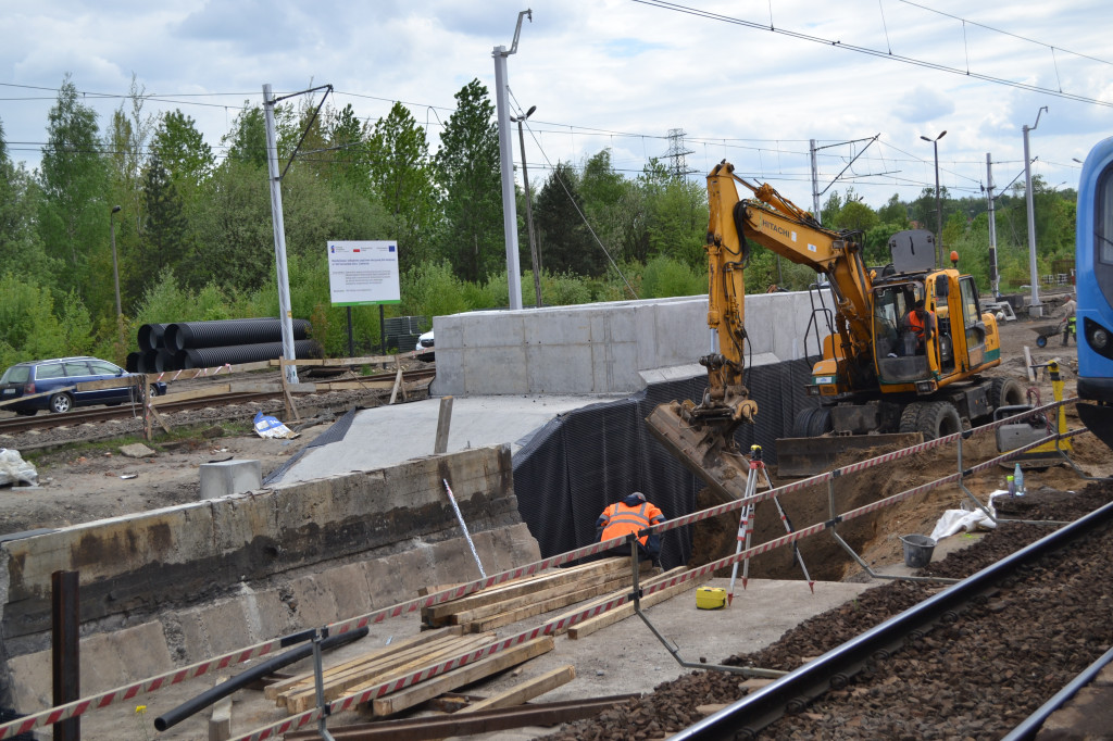 Peron dla nowej linii kolejowej. Gonią z robotą
