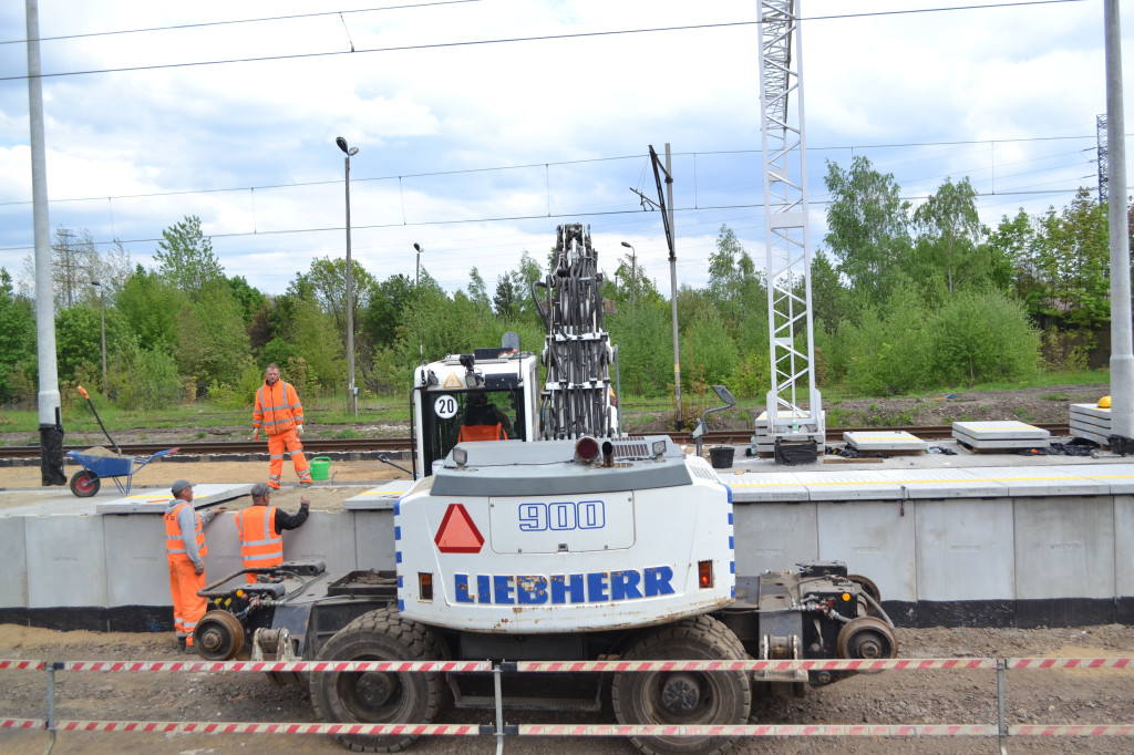 Peron dla nowej linii kolejowej. Gonią z robotą