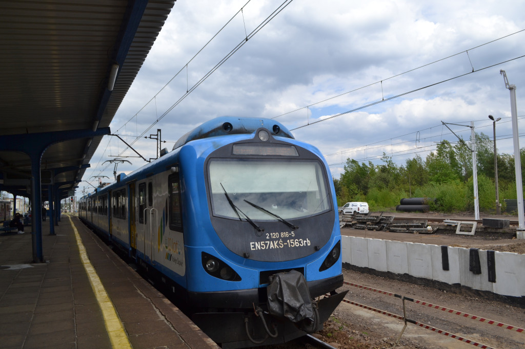 Peron dla nowej linii kolejowej. Gonią z robotą