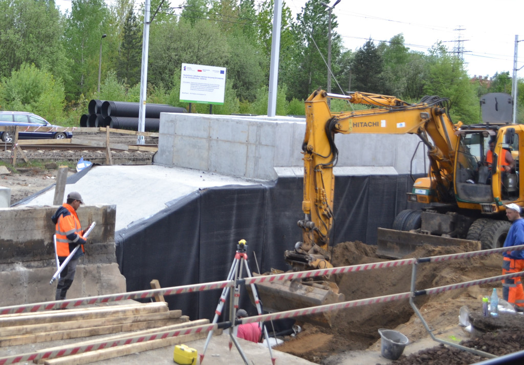 Peron dla nowej linii kolejowej. Gonią z robotą