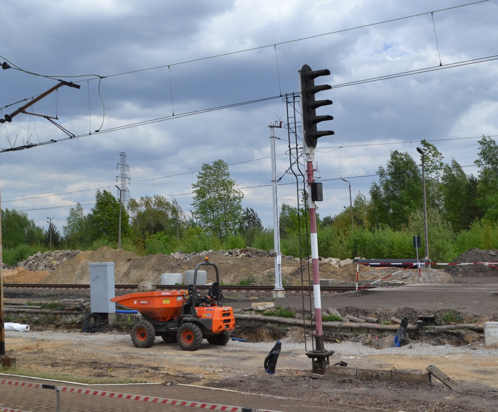 Peron dla nowej linii kolejowej. Gonią z robotą