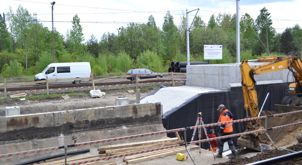 Peron dla nowej linii kolejowej. Gonią z robotą