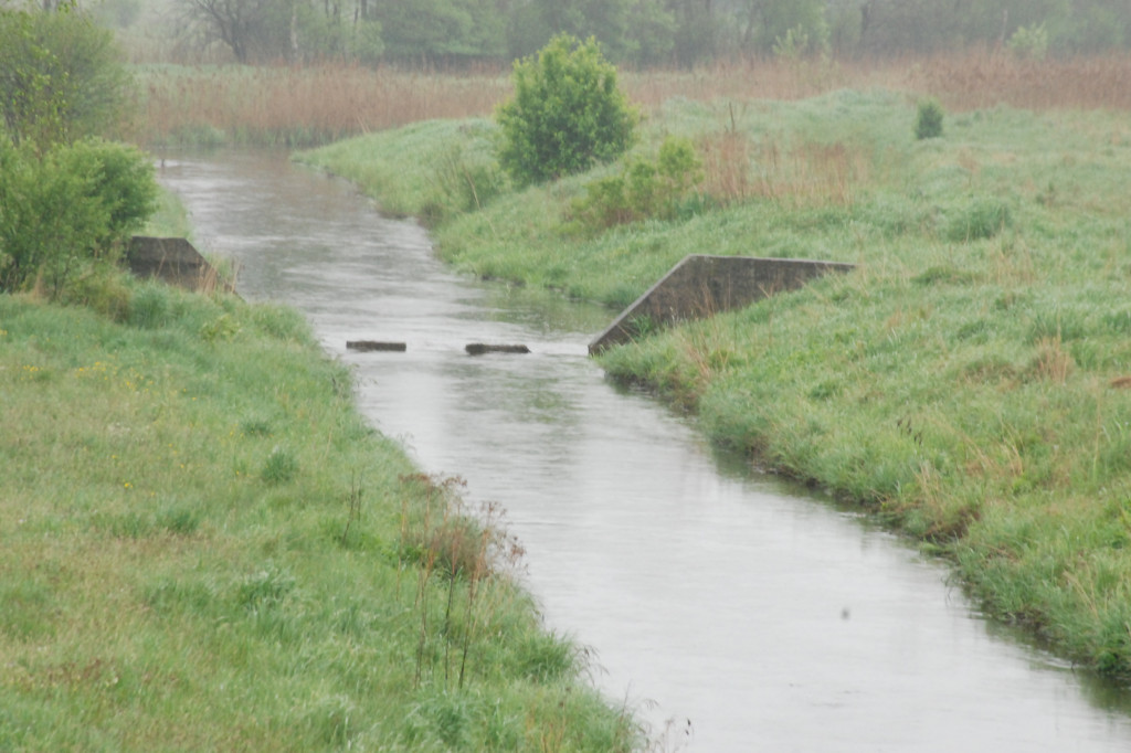 Woda w rzekach wzbiera. Szykuje się powódź?