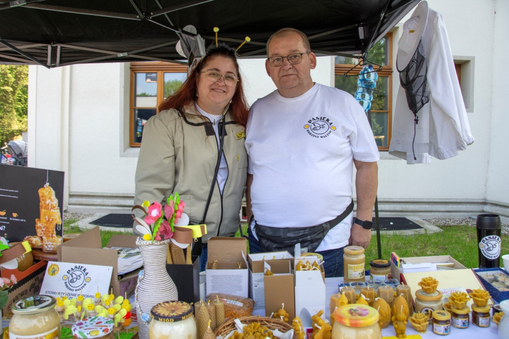 Światowy Dzień Pszczoły. Zwiedzali pasiekę, budowali ule