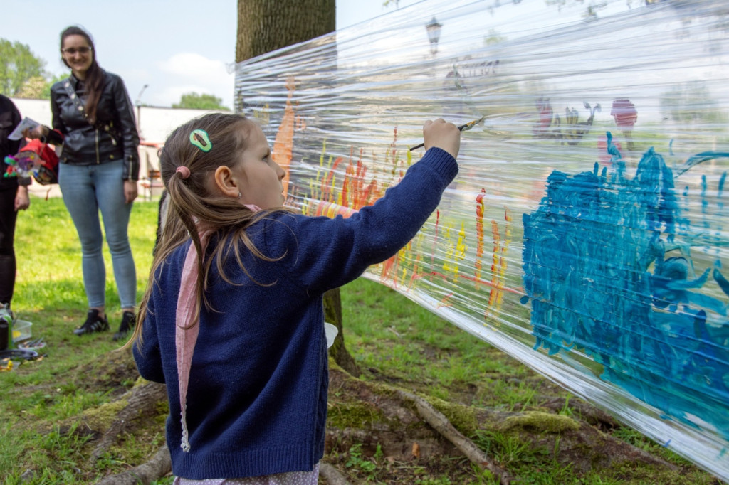 Światowy Dzień Pszczoły. Zwiedzali pasiekę, budowali ule