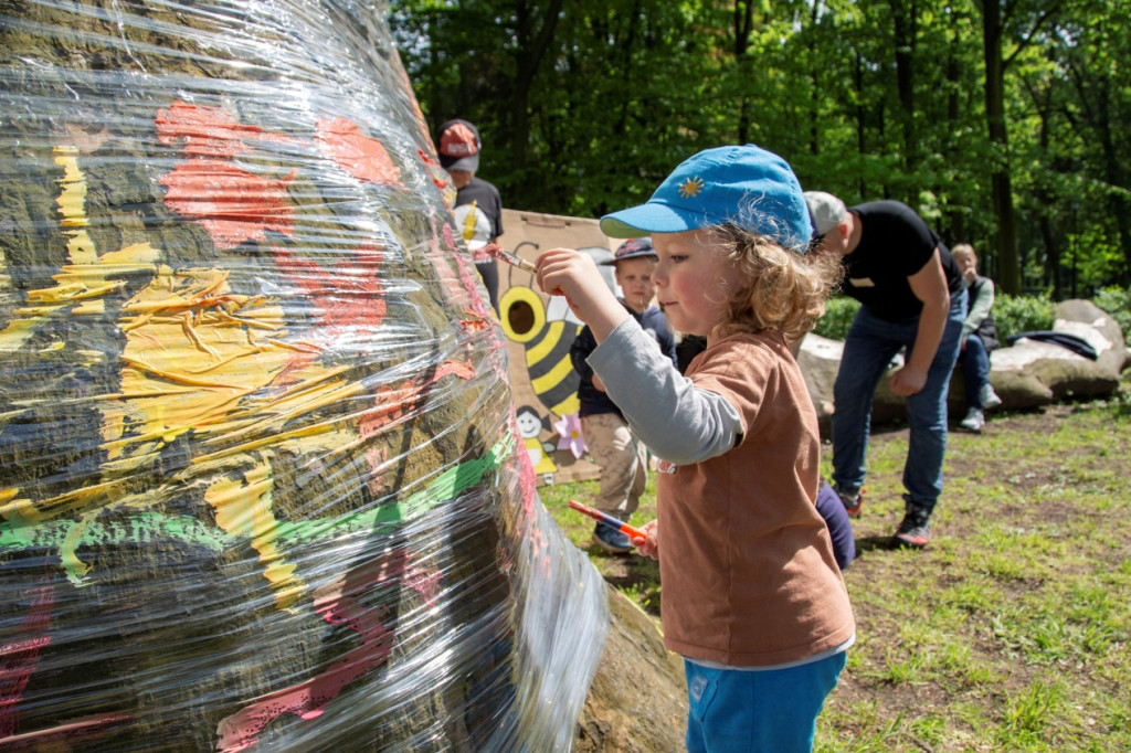 Światowy Dzień Pszczoły. Zwiedzali pasiekę, budowali ule