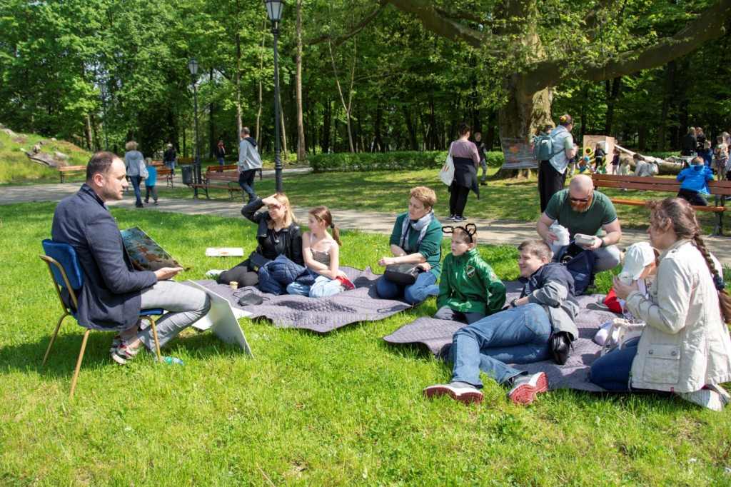 Światowy Dzień Pszczoły. Zwiedzali pasiekę, budowali ule