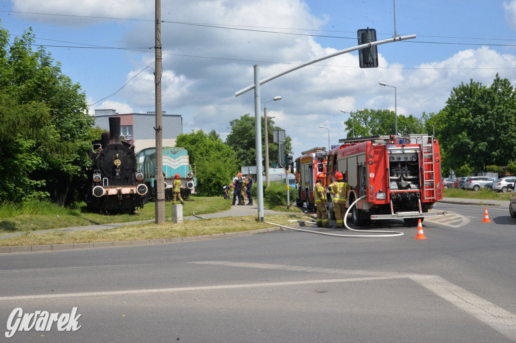 Tarnowskie Góry. Pożar lokomotywy w centrum miasta
