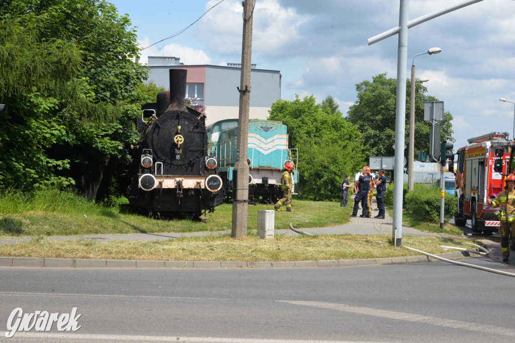 Tarnowskie Góry. Pożar lokomotywy w centrum miasta