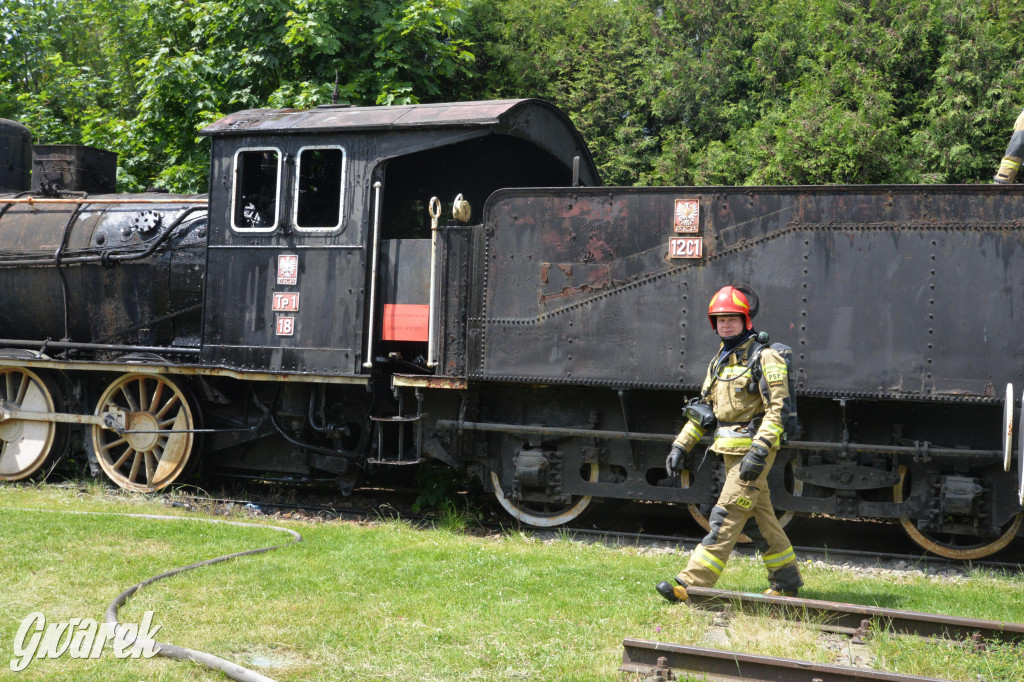 Tarnowskie Góry. Pożar lokomotywy w centrum miasta