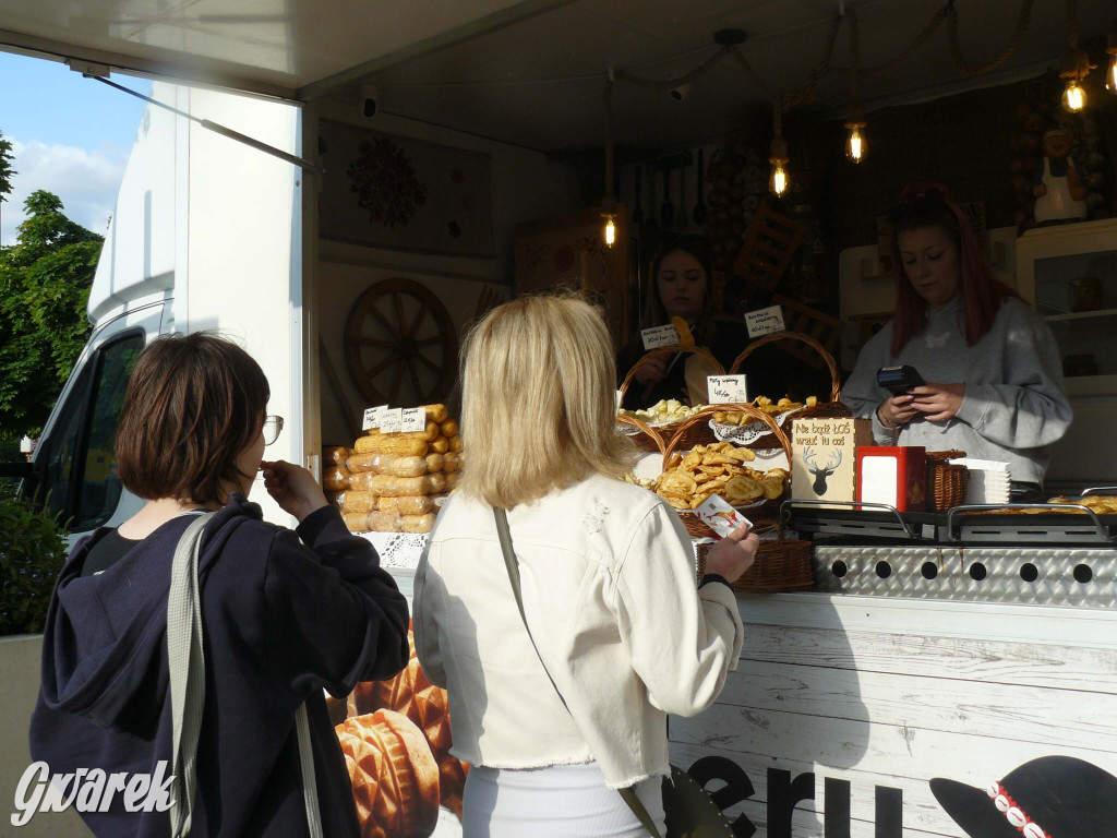 Foodtrucki w Tarnowskich Górach. Co i za ile?