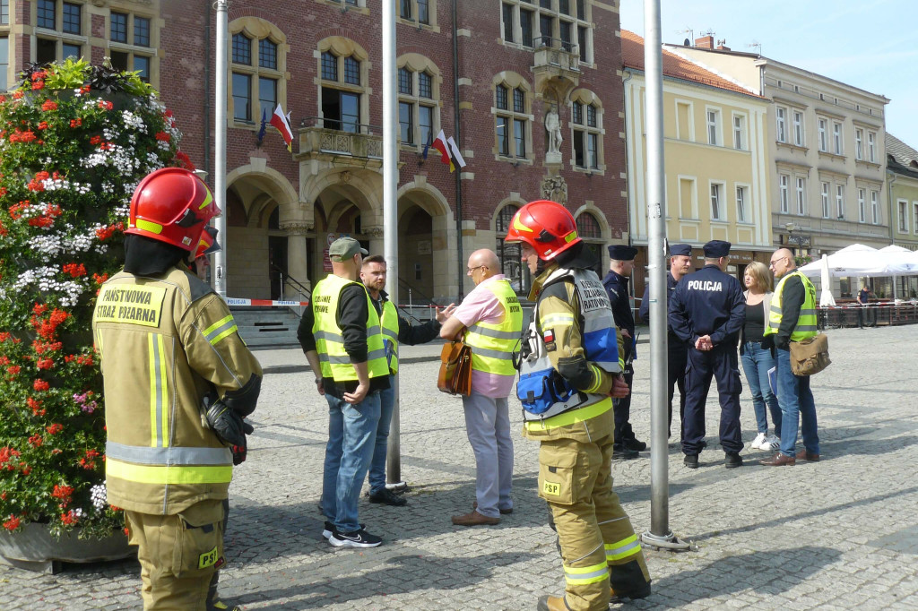 Tarnowskie Góry. Ewakuowano pracowników ratusza [FOTO]