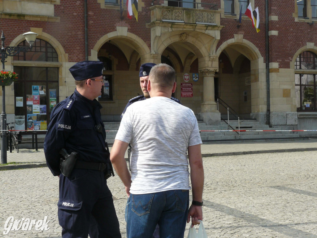 Tarnowskie Góry. Ewakuowano pracowników ratusza [FOTO]