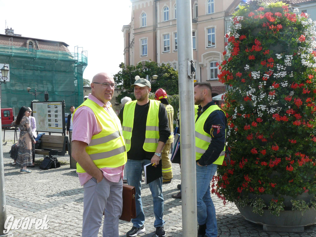 Tarnowskie Góry. Ewakuowano pracowników ratusza [FOTO]