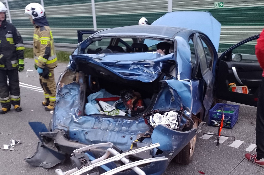 Zderzenie chevroleta z autokarem na autostradzie A1