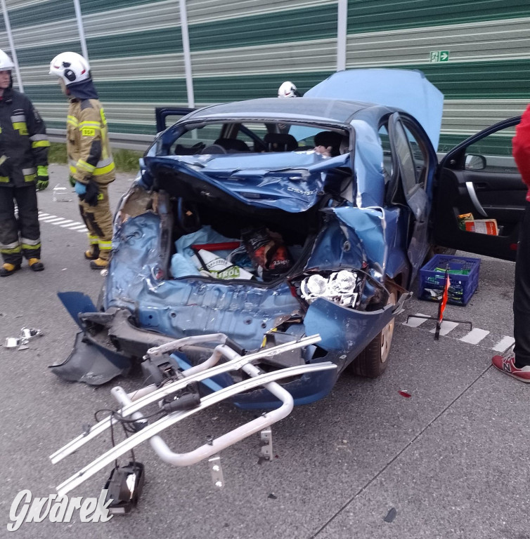 Zderzenie chevroleta z autokarem na autostradzie A1