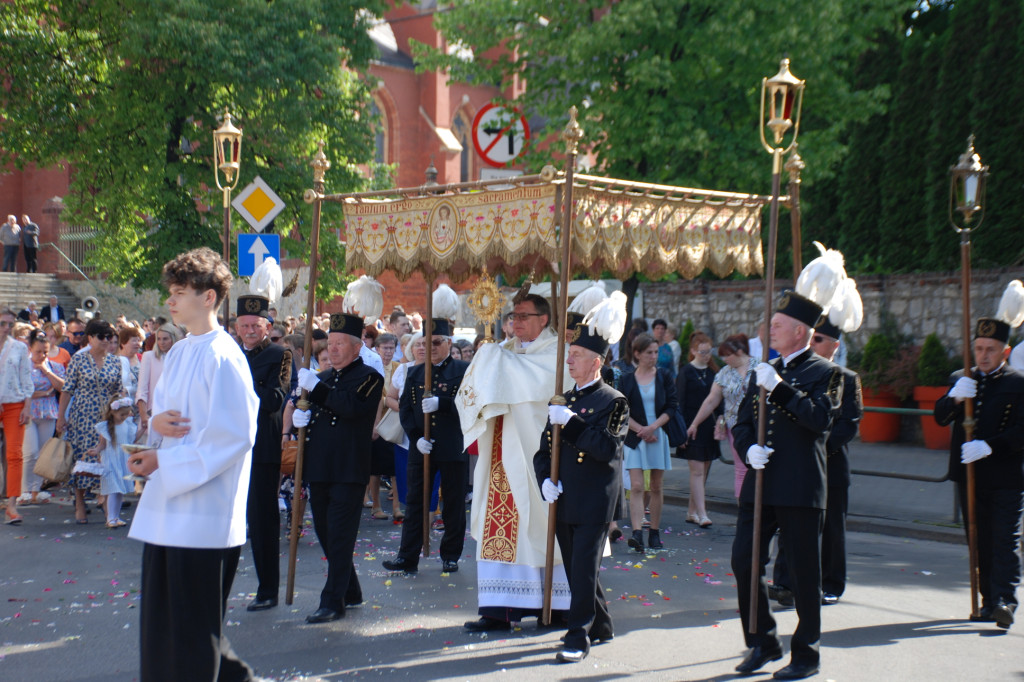 Tłumy w Radzionkowie na procesji Bożego Ciała [foto]