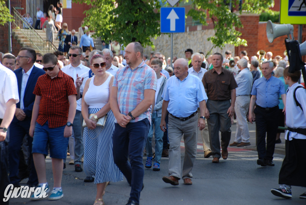 Tłumy w Radzionkowie na procesji Bożego Ciała [foto]