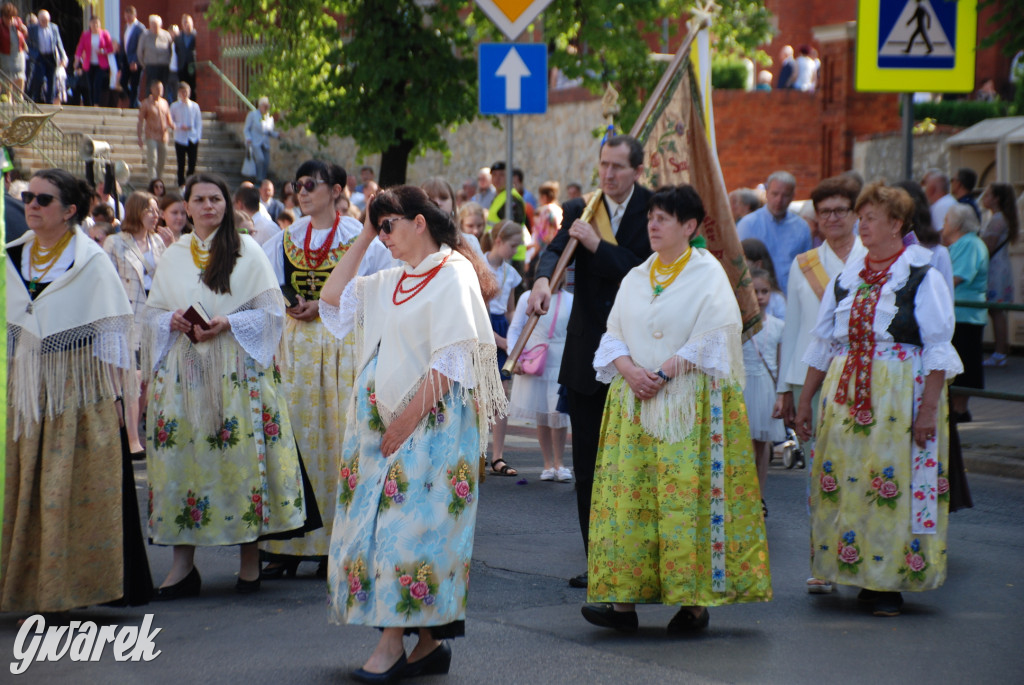 Tłumy w Radzionkowie na procesji Bożego Ciała [foto]