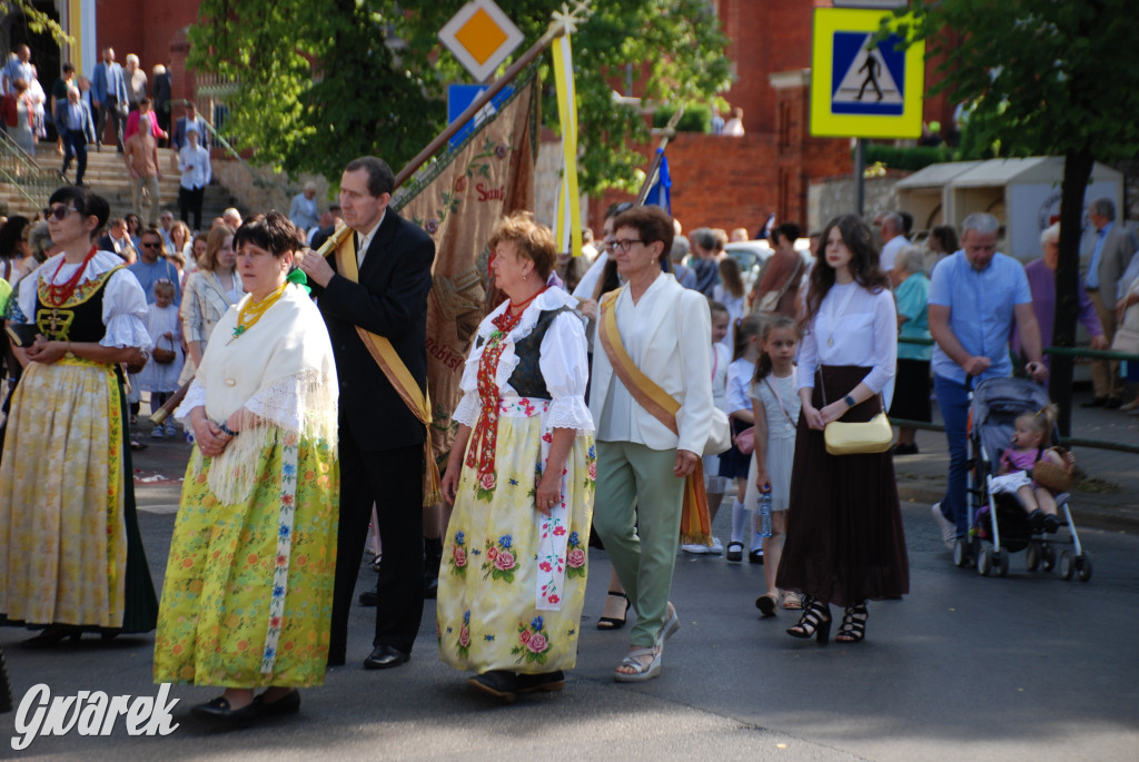 Tłumy w Radzionkowie na procesji Bożego Ciała [foto]