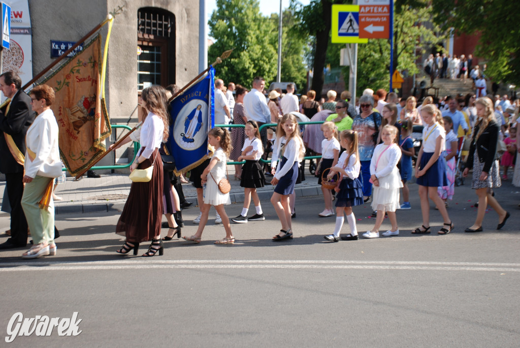 Tłumy w Radzionkowie na procesji Bożego Ciała [foto]