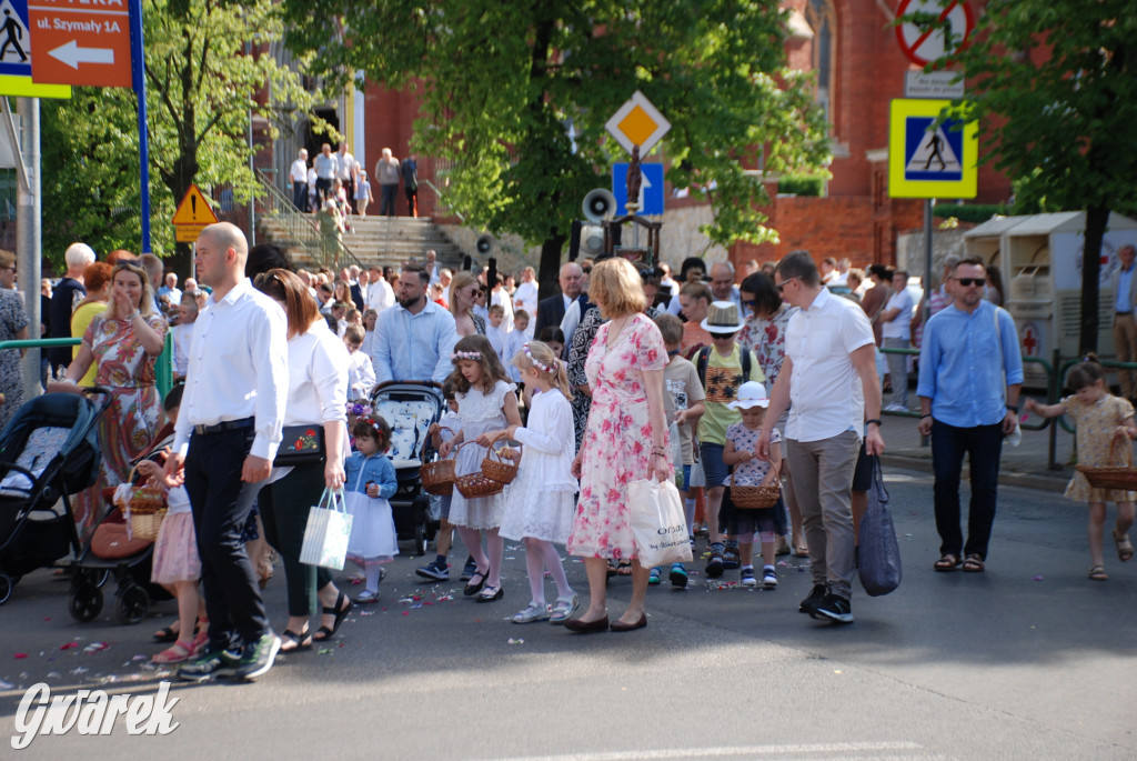 Tłumy w Radzionkowie na procesji Bożego Ciała [foto]