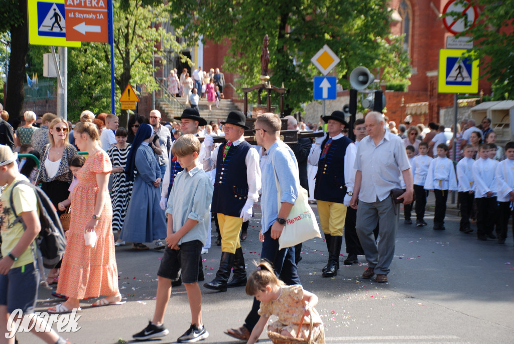 Tłumy w Radzionkowie na procesji Bożego Ciała [foto]