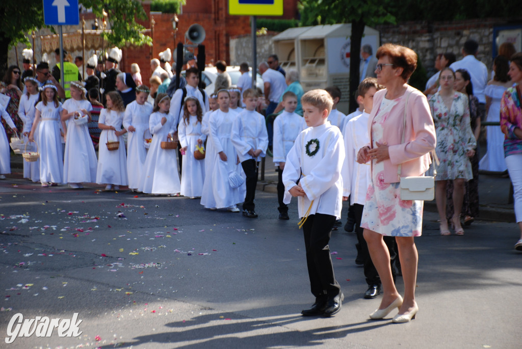 Tłumy w Radzionkowie na procesji Bożego Ciała [foto]