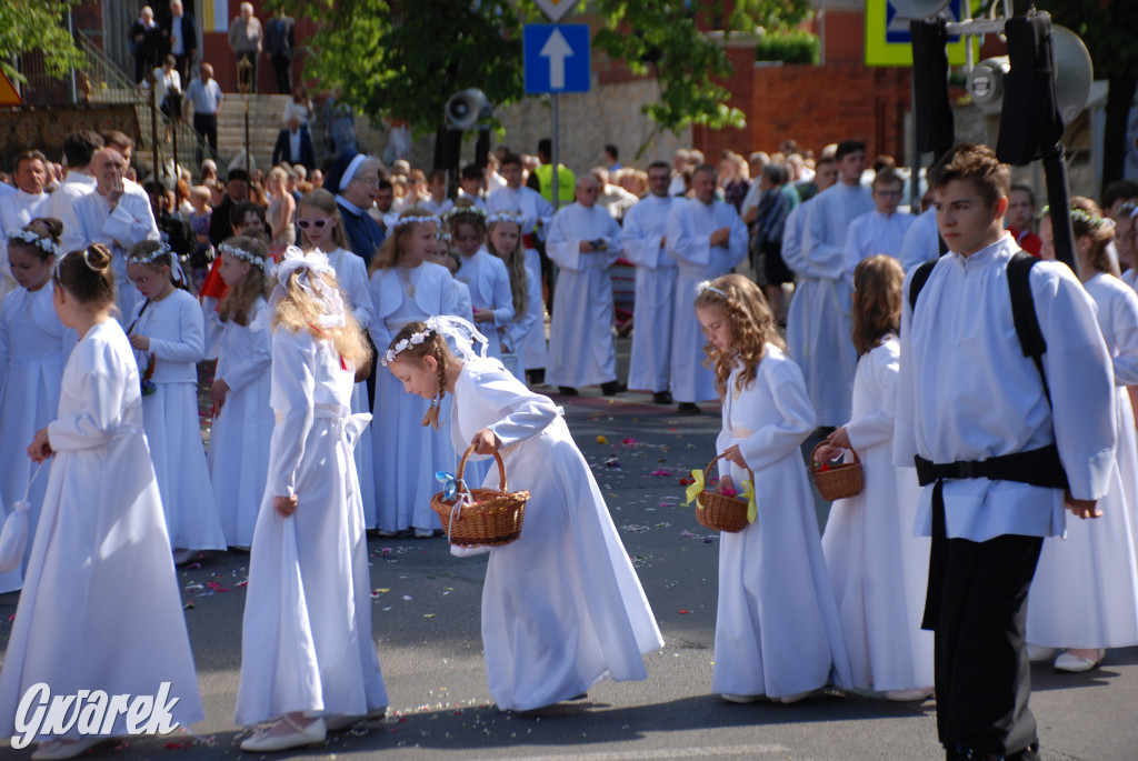 Tłumy w Radzionkowie na procesji Bożego Ciała [foto]